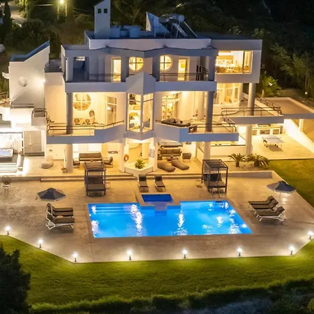 Monte Smith Luxury *