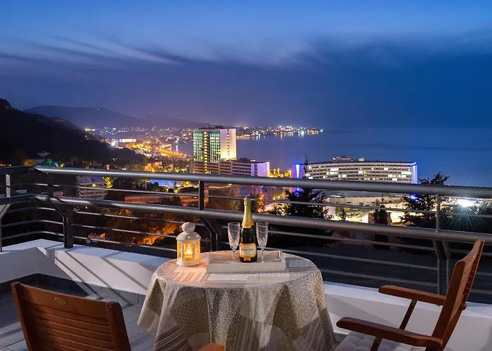 Monte Smith Luxury *