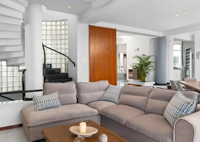 Monte Smith Luxury *