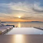 Monte Smith Luxury Vilă