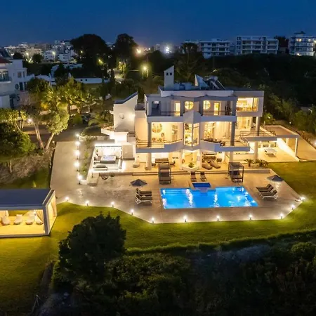 Monte Smith Luxury *