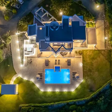 Villa Monte Smith Luxury *