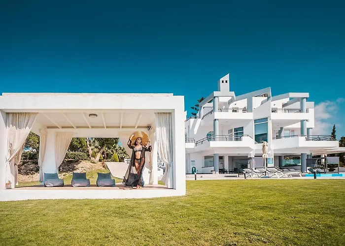 Monte Smith Luxury *