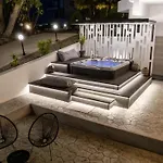 Monte Smith Luxury فيلة